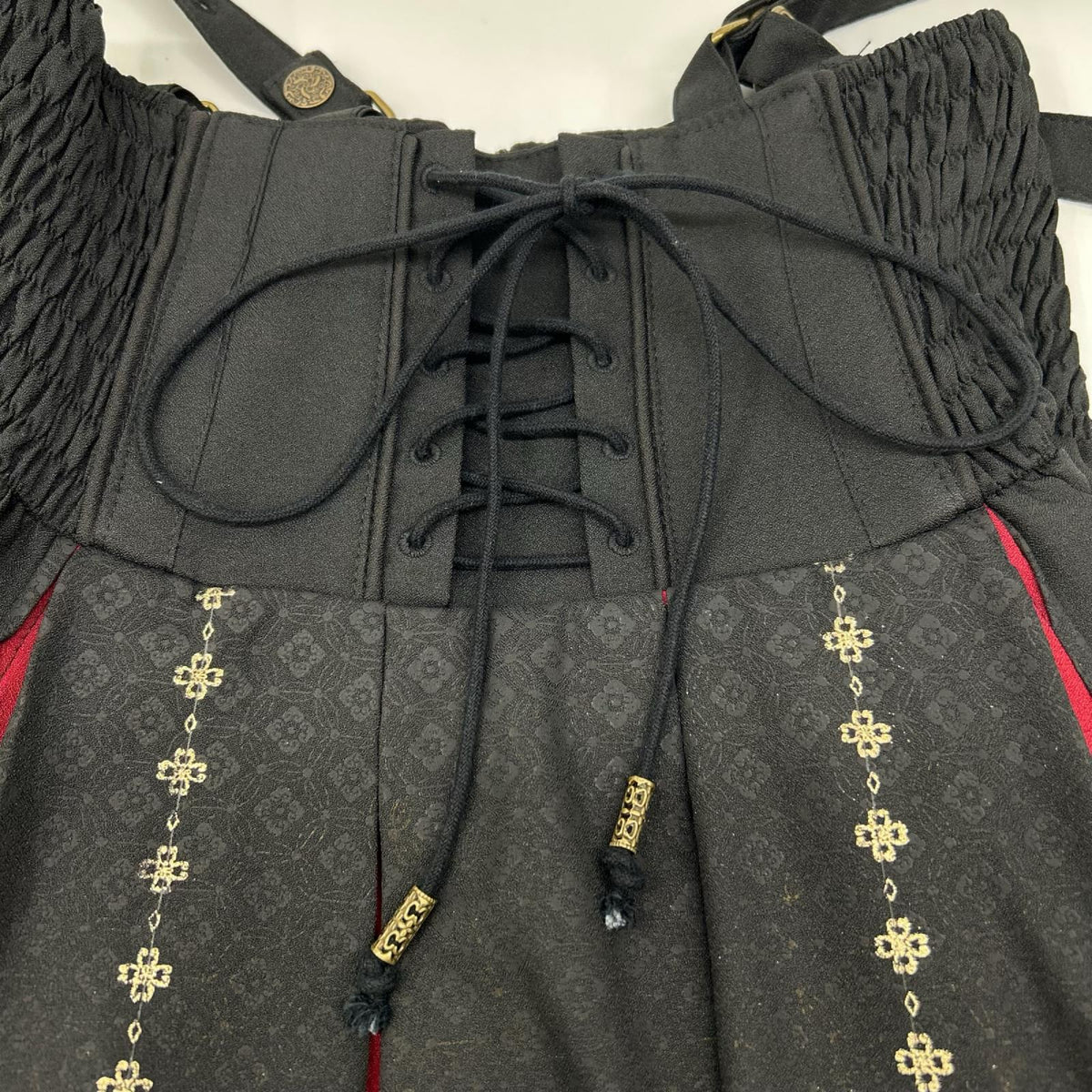 Ozz On オッズオン ブラック×レッド 椿刺繍 袴風 サスペンダー スカート スカート
