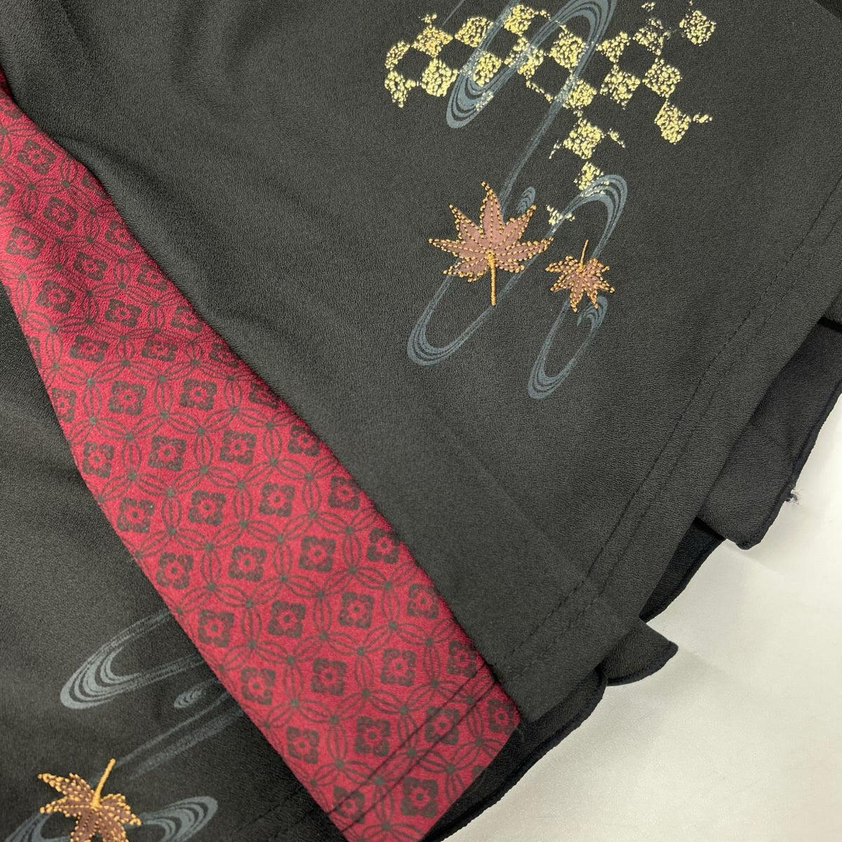 Ozz On オッズオン ブラック×レッド 紅葉刺繍 袴風 サスペンダー スカート スカート