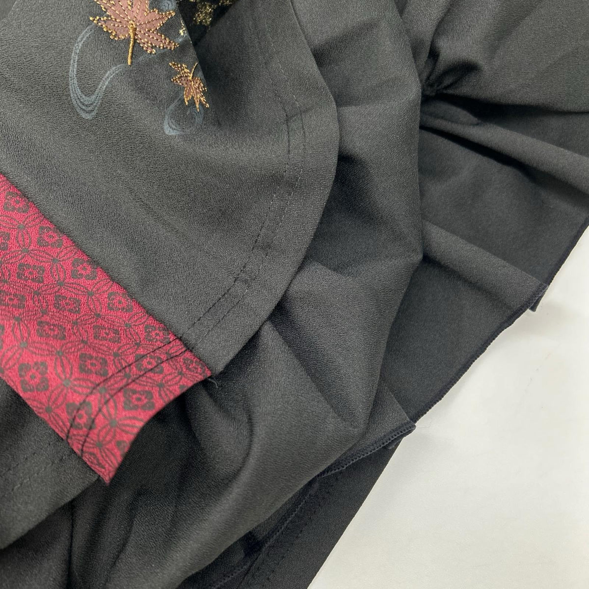 Ozz On オッズオン ブラック×レッド 紅葉刺繍 袴風 サスペンダー スカート スカート