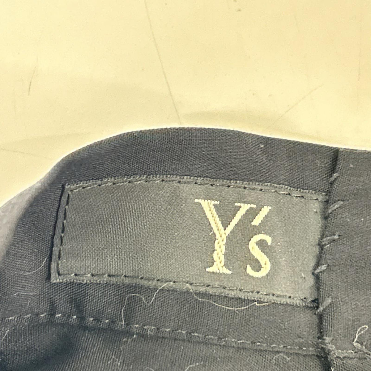 Y's ワイズ ブラック ランダムギャザースカート スカート