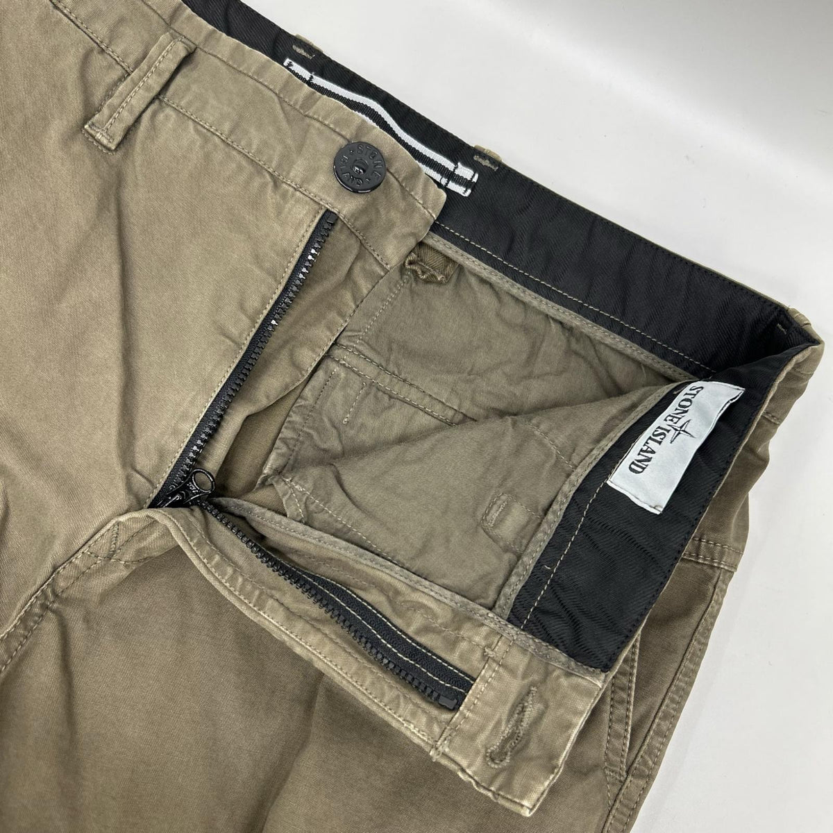 STONE ISLAND ストーンアイランド 6915323WI カーキ コットンストレッチガーメントダイパンツ ボトムス