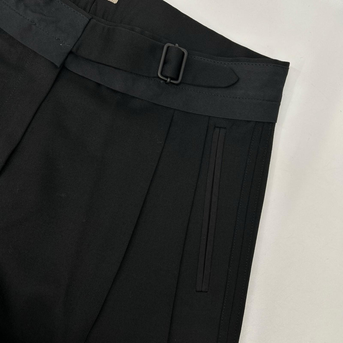 BOTTEGA VENETA ボッテガヴェネタ ブラック ベルト プリーツハーフパンツ ボトムス