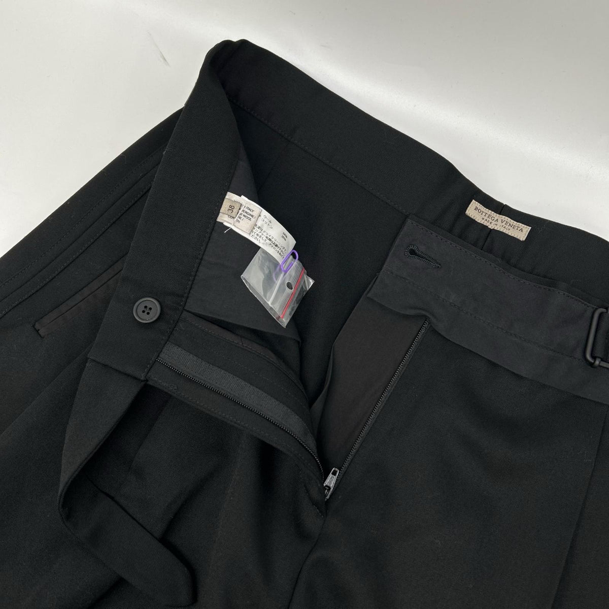BOTTEGA VENETA ボッテガヴェネタ ブラック ベルト プリーツハーフパンツ ボトムス