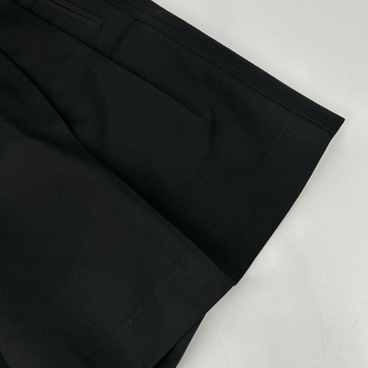 BOTTEGA VENETA ボッテガヴェネタ ブラック ベルト プリーツハーフパンツ ボトムス