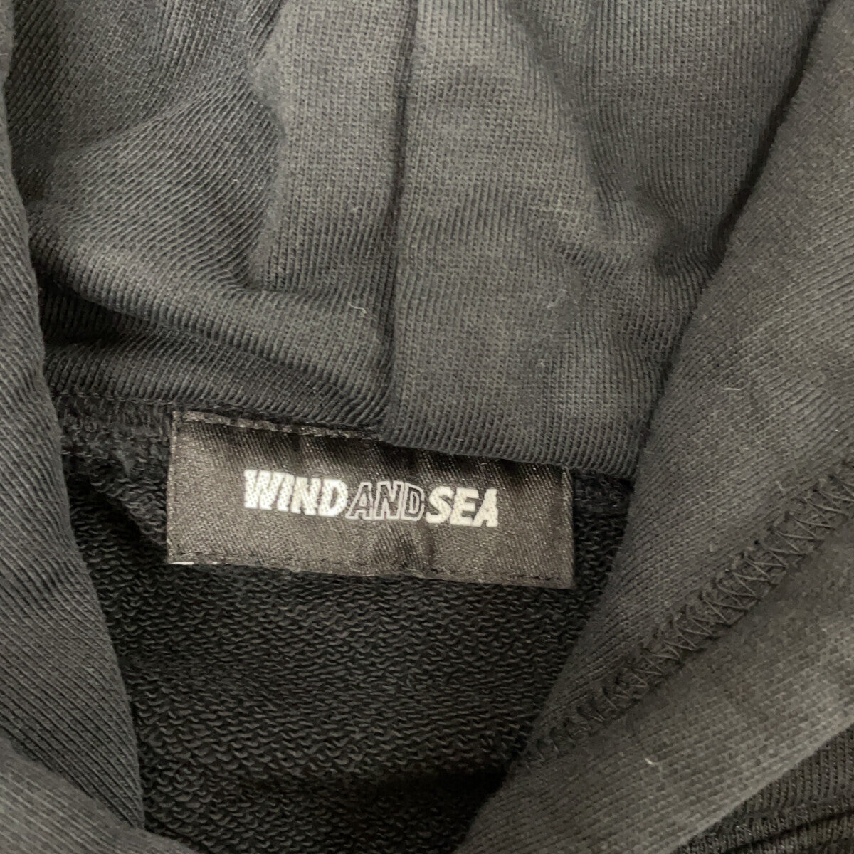 WIND AND SEA ウィンダンシ― ×NORMAN ROCKWELL プリントパーカー トップス