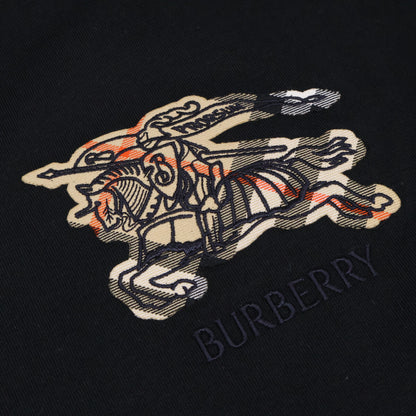 BURBERRY 8116169 Black Equestrian Knight Logo T-Shirt Tops