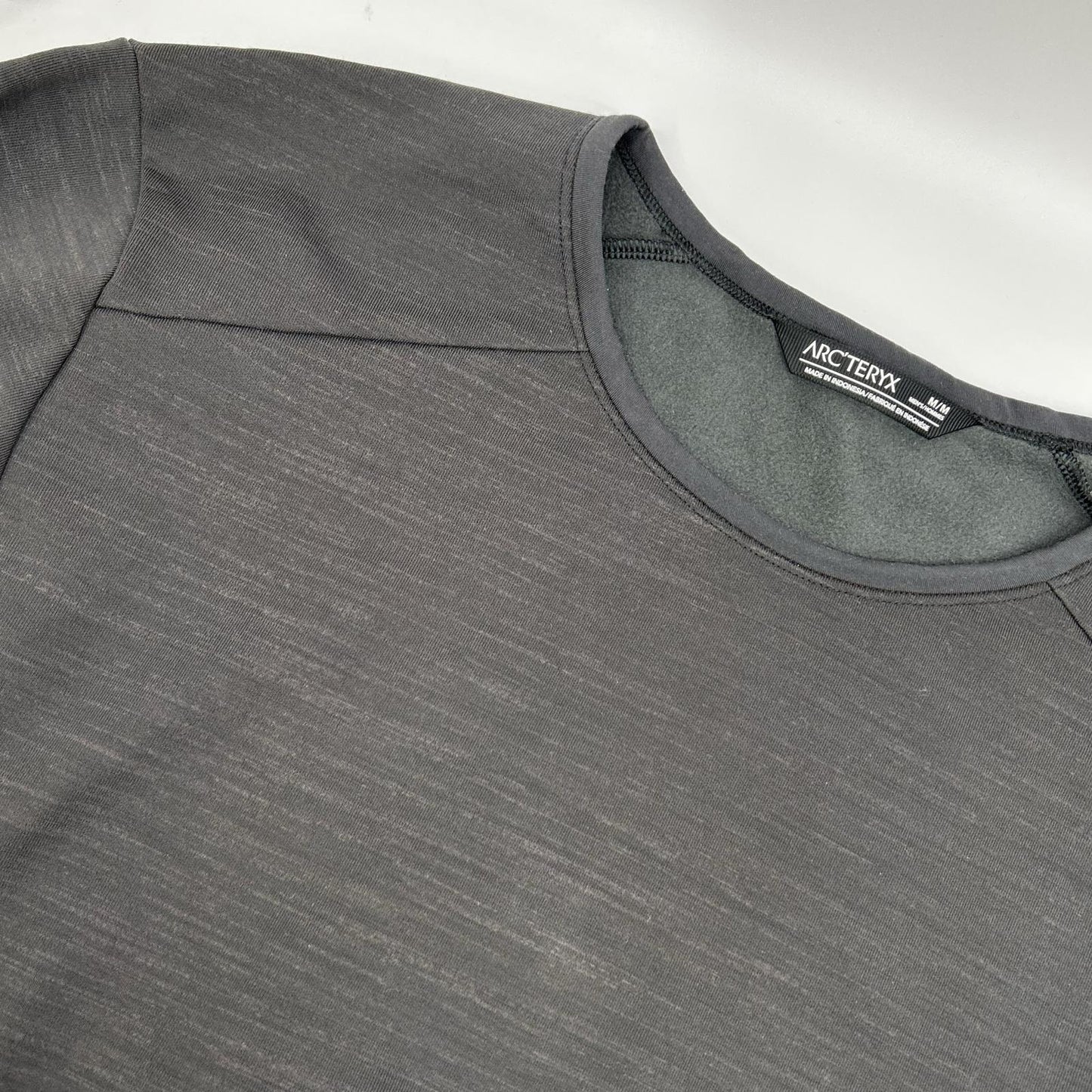 ARC'TERYX アークテリクス 22年製 29696 KYANITEカイヤナイト AR TECH WOOL CREW トップス