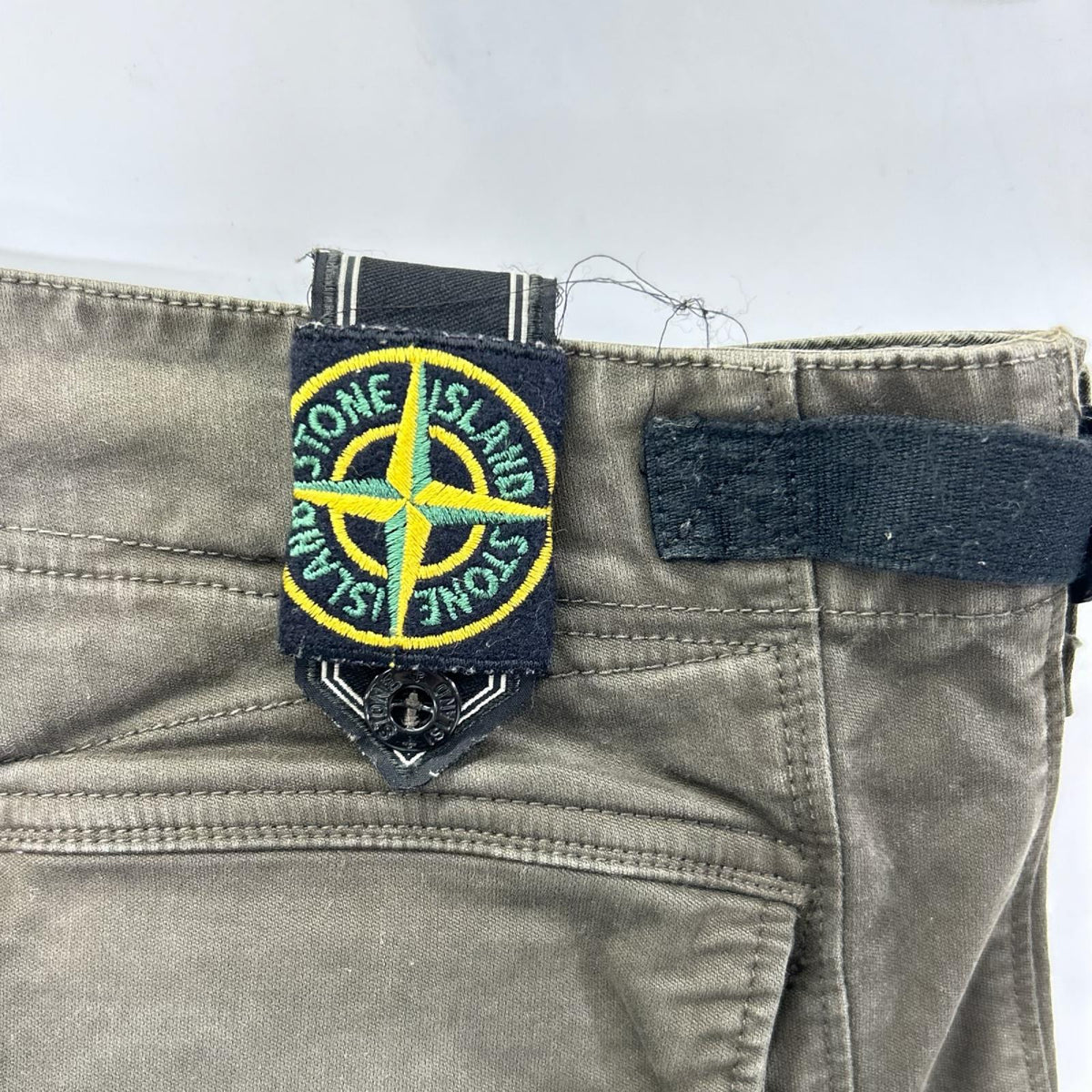 STONE ISLAND ストーンアイランド 47153711/1553 カーキ ミリタリーパンツ ボトムス