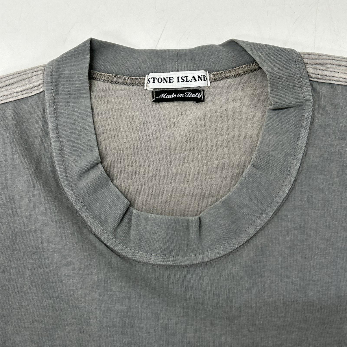 STONE ISLAND ストーンアイランド 38152F46/1250 グレー 20th Taping Tee ロゴ半袖Tシャツ トップス