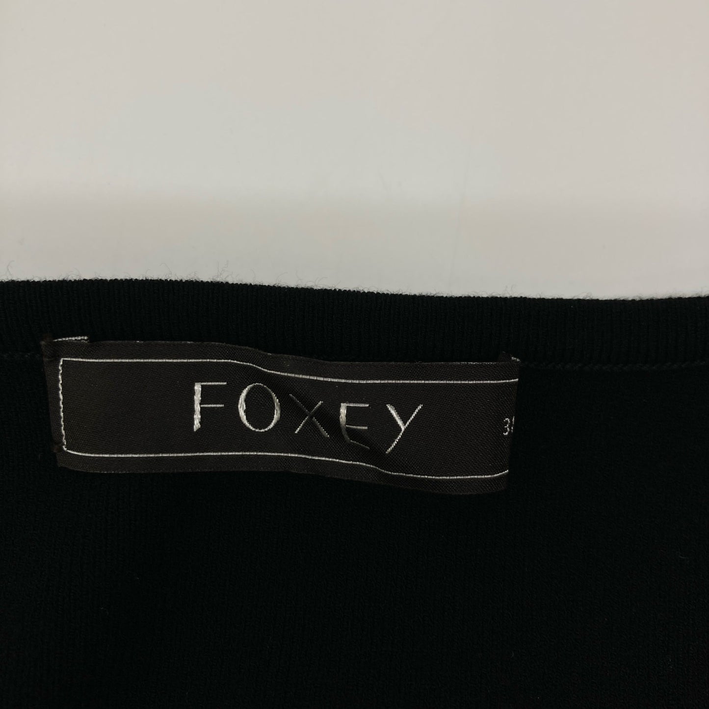 FOXEY BOUTIQUE フォクシーブティック 25559 SMYAZ16 ﾌﾞﾗｯｸ ﾉｰｽﾘｰﾌﾞ ﾌﾘﾙ ﾆｯﾄ トップス 38 レディース