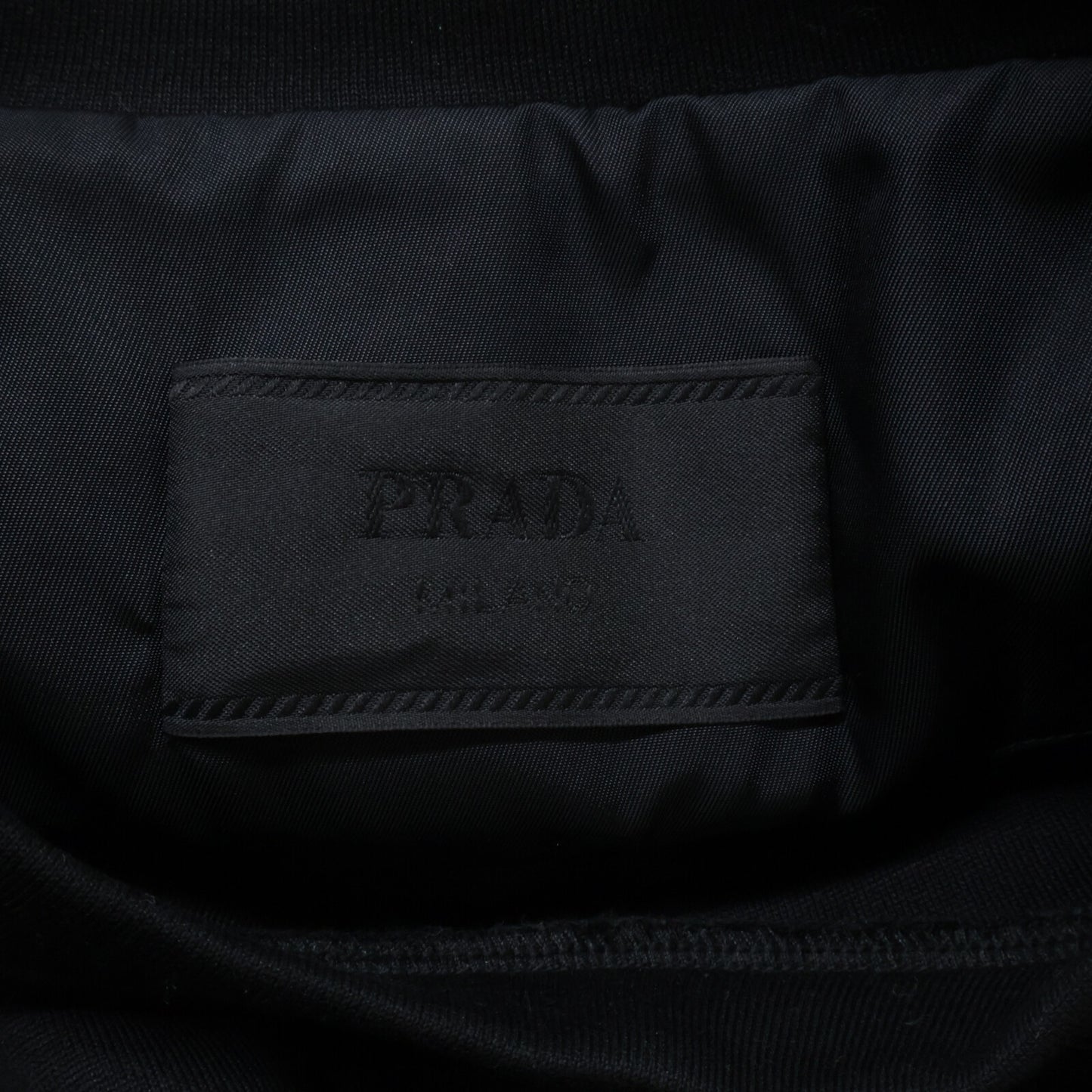 PRADA 普拉达 【美品/国内正品/23年产】UJL35B Re-Nylon 三角徽标牌拼接卫衣/上衣