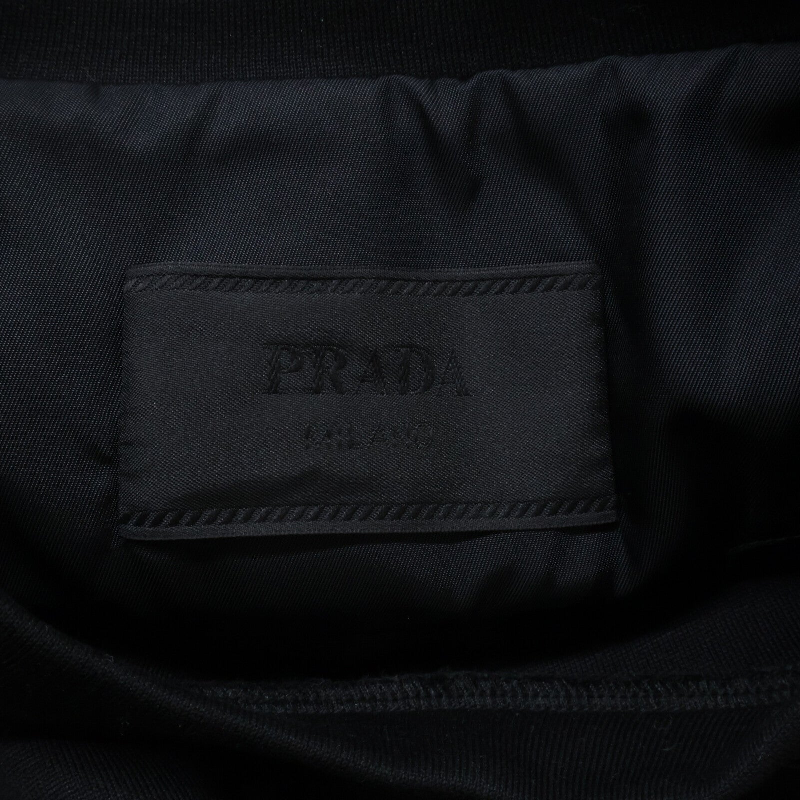 PRADA 普拉达 【美品/国内正品/23年产】UJL35B Re-Nylon 三角徽标牌拼接卫衣/上衣