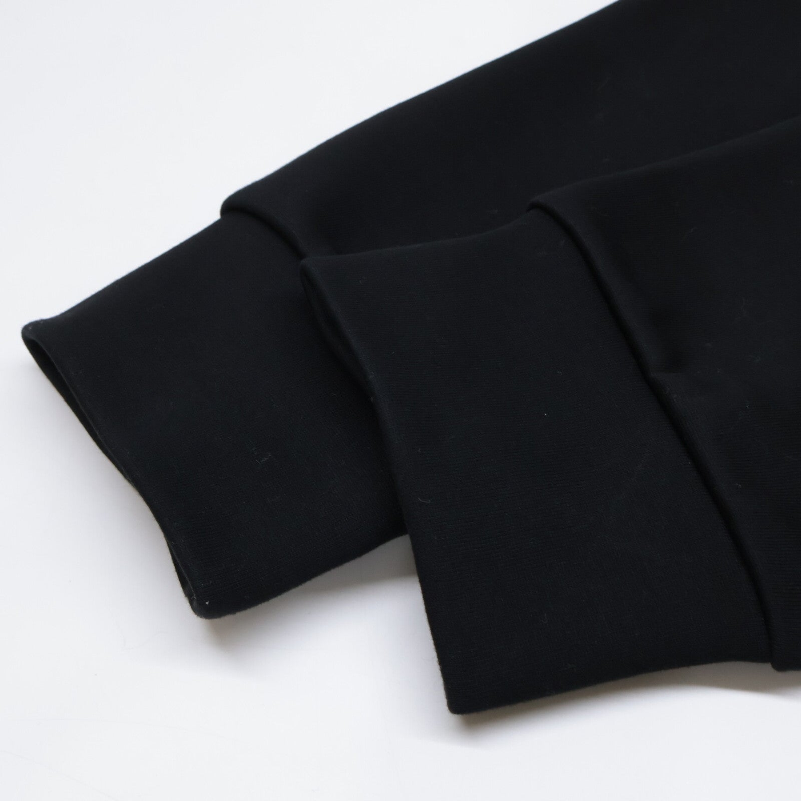 PRADA 普拉达 【美品/国内正品/23年产】UJL35B Re-Nylon 三角徽标牌拼接卫衣/上衣