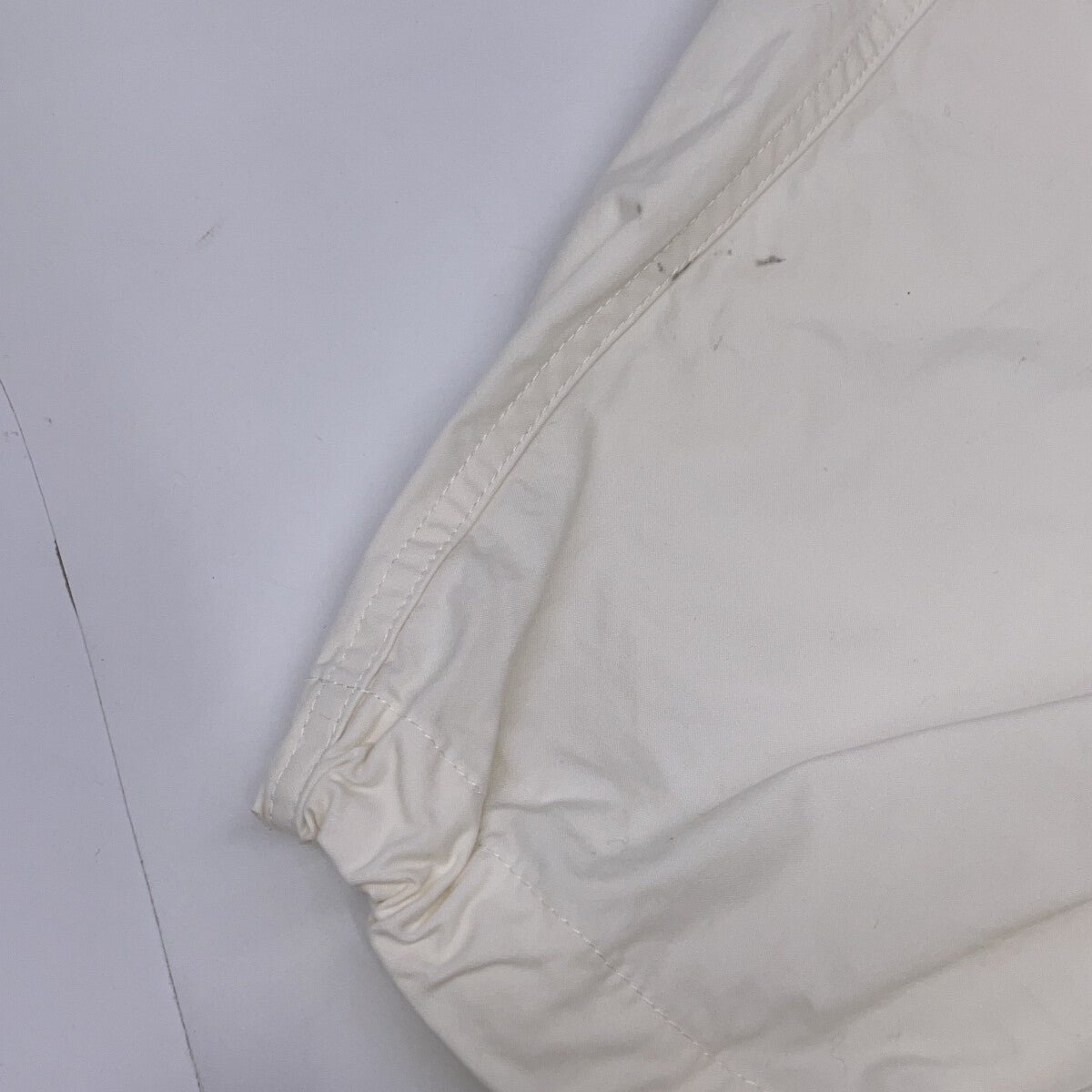JILSANDER ジルサンダー J21KA0147 24SS ホワイト コットン ニーレングスプリーツ パンツ ボトムス