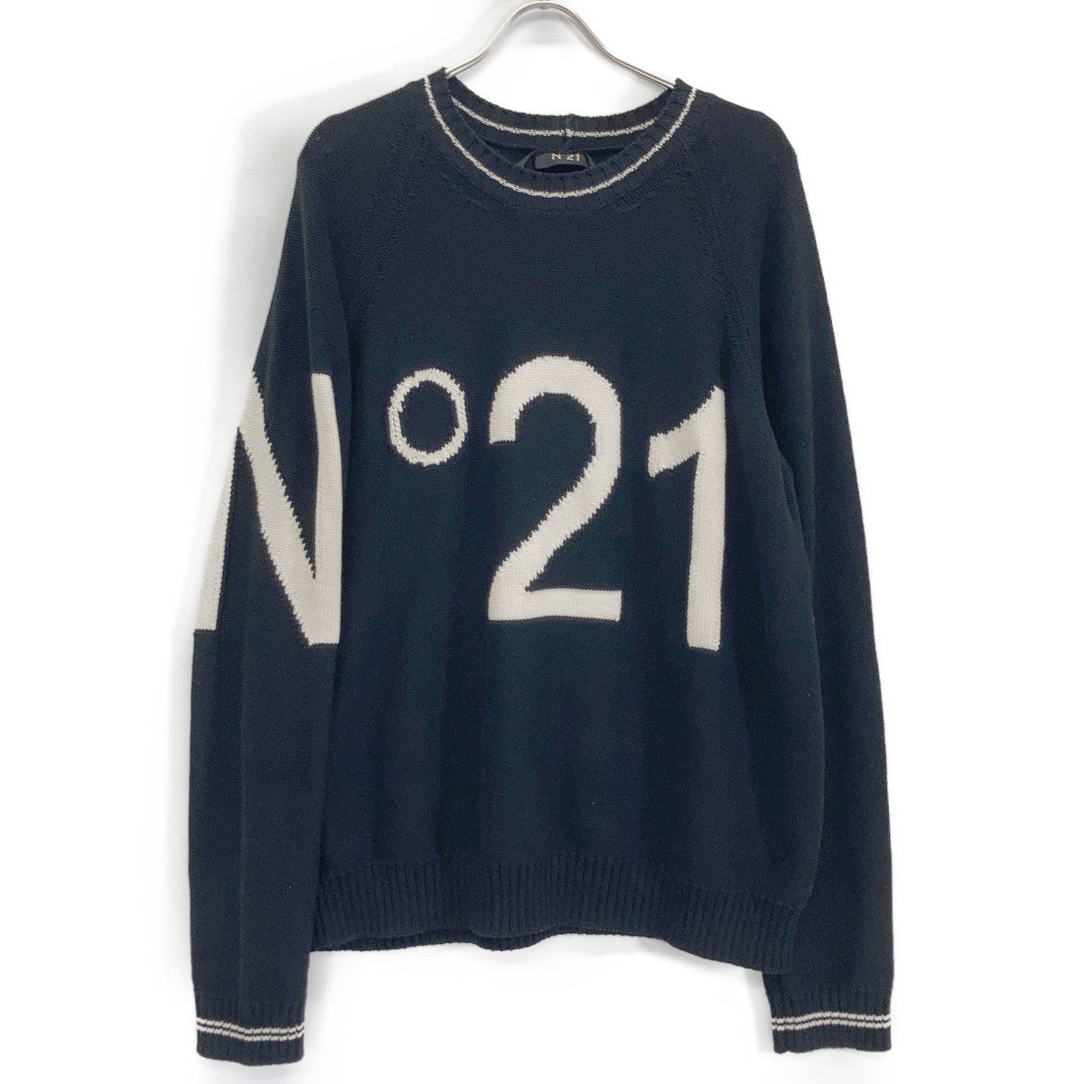 N゜21 ヌメロ ヴェントゥーノ 24年 ブラック ビッグロゴクルーネックニット 24SU-A015-7523-3496 トップス