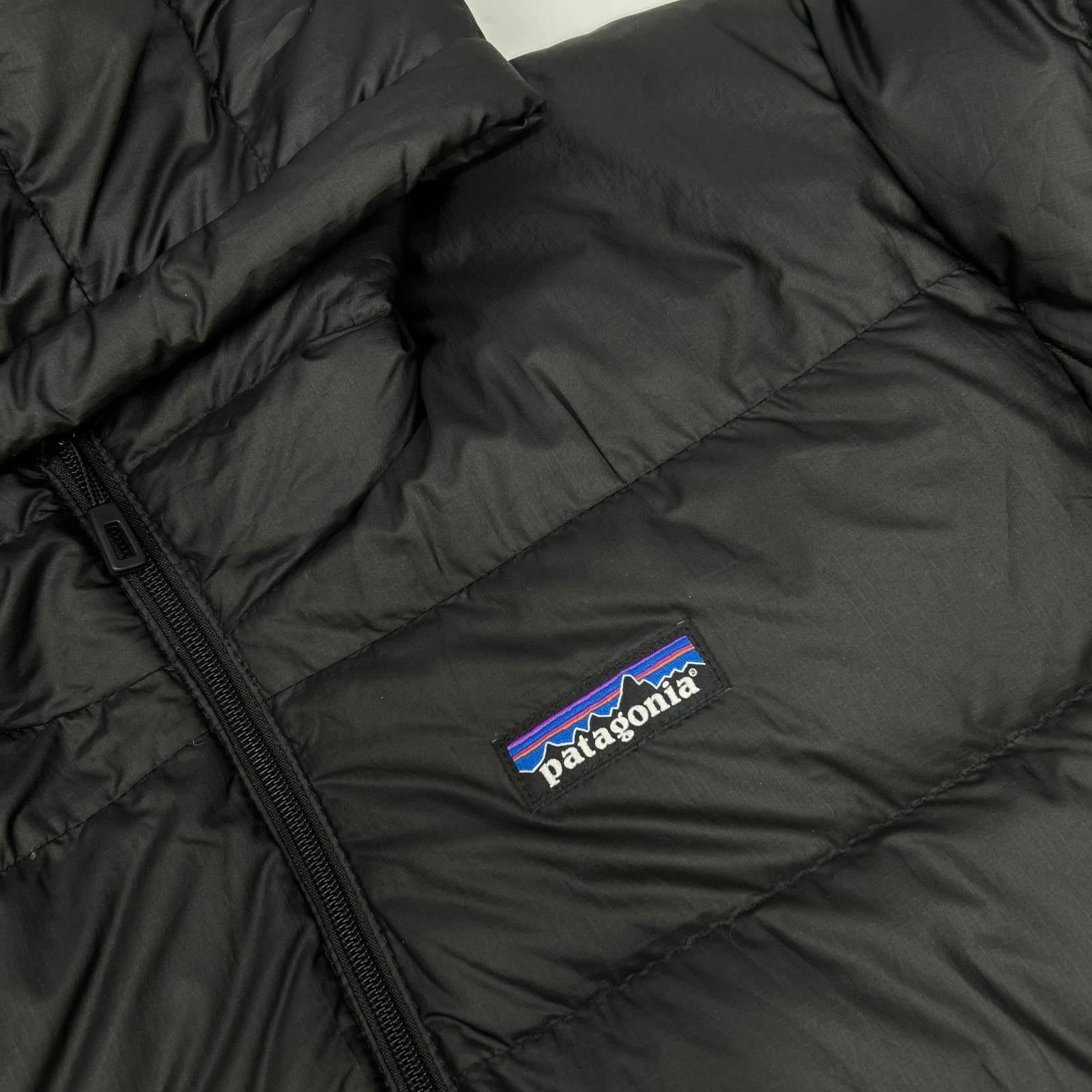 patagonia パタゴニア 84902 ﾌﾞﾗｯｸ ﾊｲﾛﾌﾄ ﾀﾞｳﾝ ﾌｰﾃﾞｨ ジャケット S