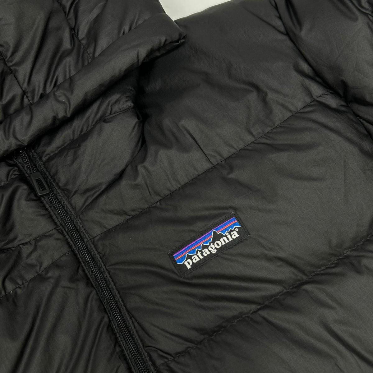 Patagonia パタゴニア 84902 ブラック ハイロフト ダウン フーディ ジャケット