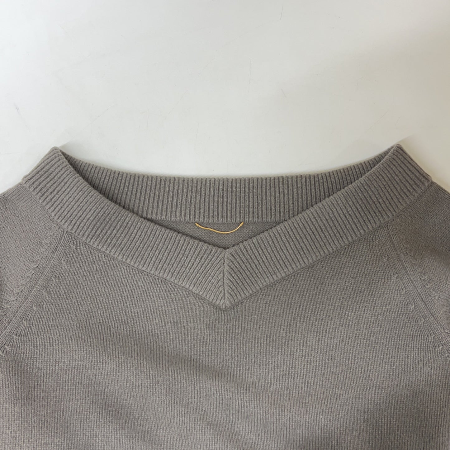2e MUSEE D'UJI De Deuxieme Musee d'Uji Brown 100% Wool Mid-Gauge V-Neck Knit Top