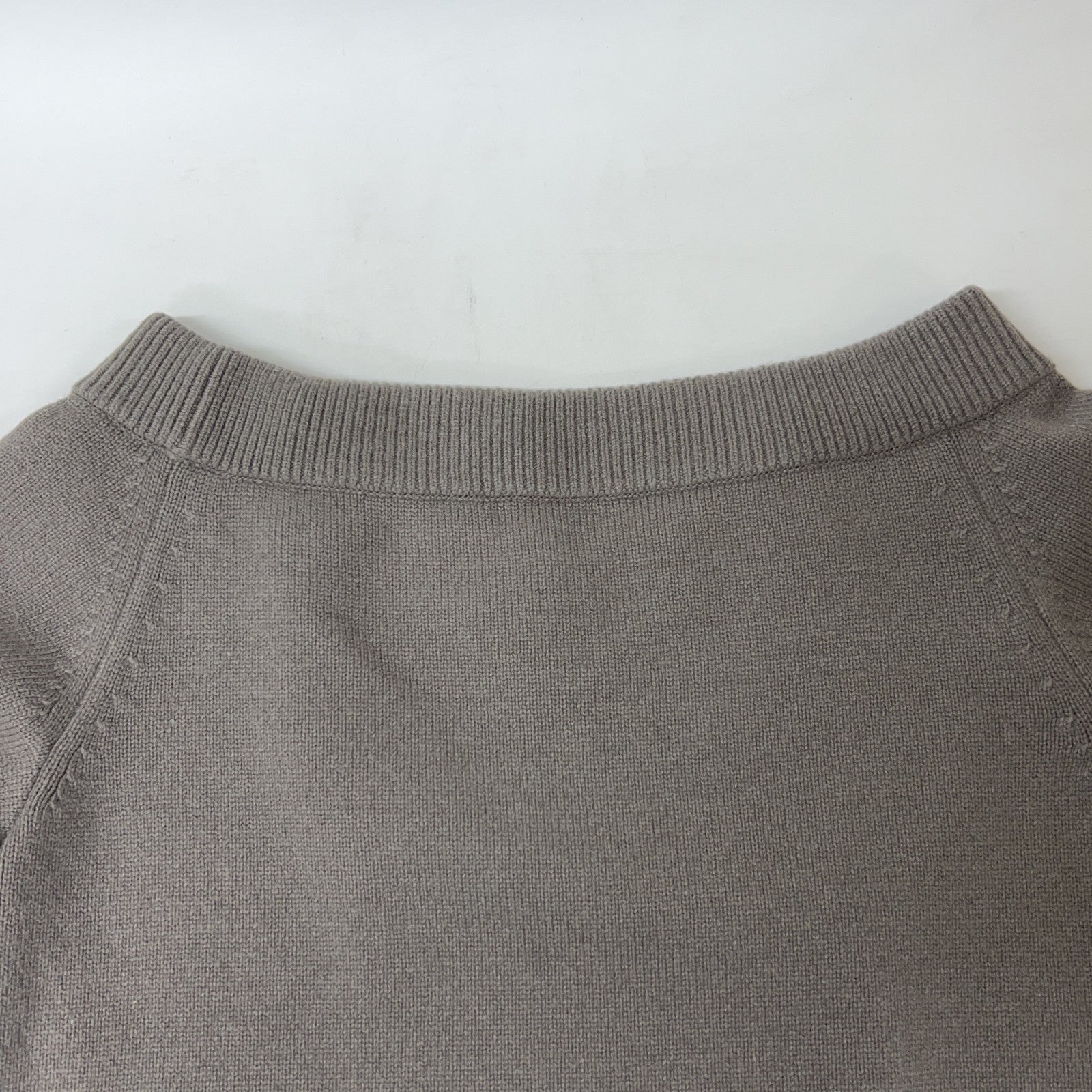 2e MUSEE D'UJI De Deuxieme Musee d'Uji Brown 100% Wool Mid-Gauge V-Neck Knit Top