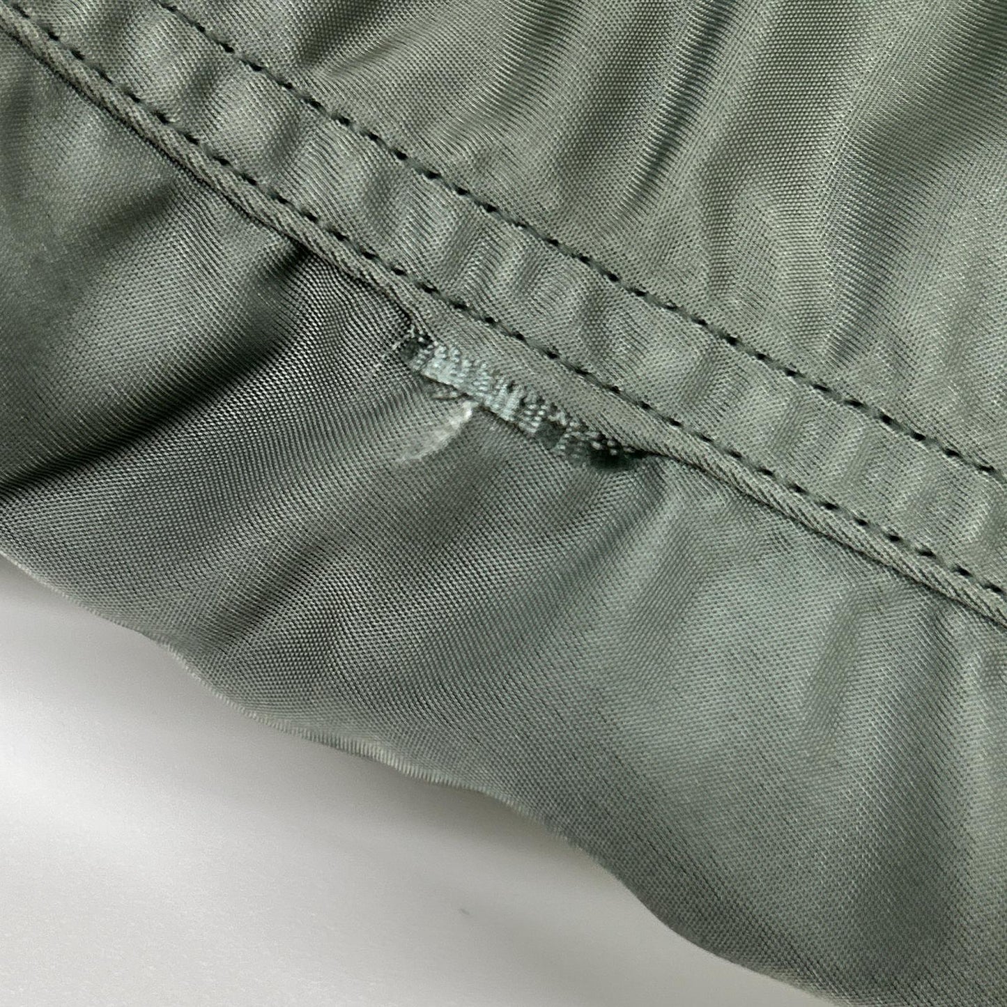 ALPHA INDUSTRIES アルファインダストリーズ カーキ MA-1 1968年復刻 パッチ付き フライトジャケット ジャケット
