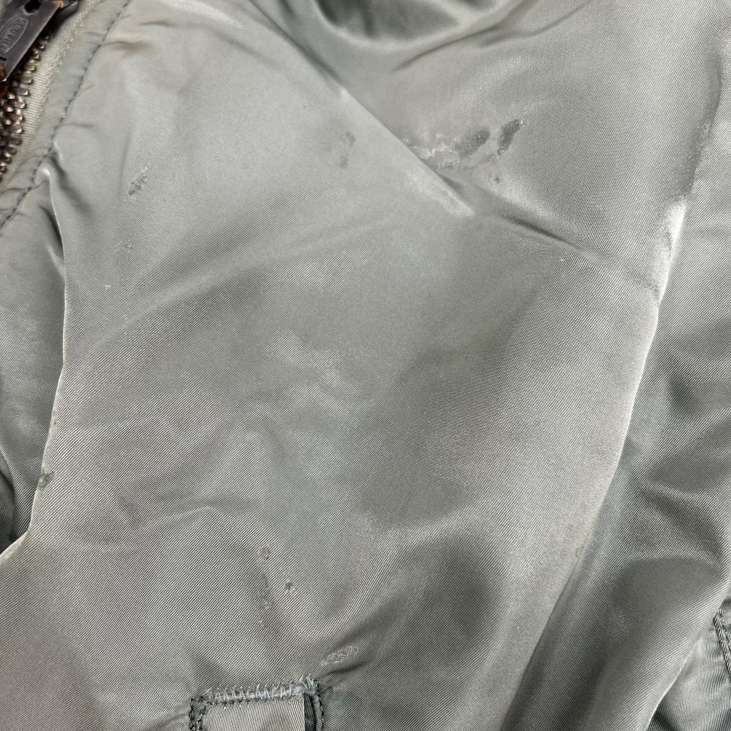 ALPHA INDUSTRIES アルファインダストリーズ カーキ MA-1 1968年復刻 パッチ付き フライトジャケット ジャケット