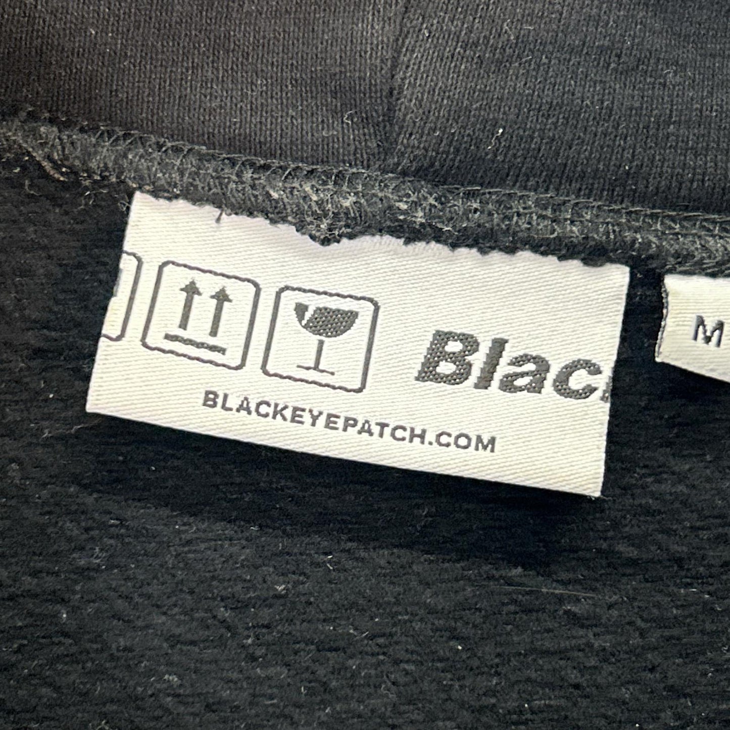 THE BLACK EYE PATCH ブラックアイパッチ ブラック 刺繍 取扱注意 LABEL HOODIE SWEATSHIRT パーカー トップス