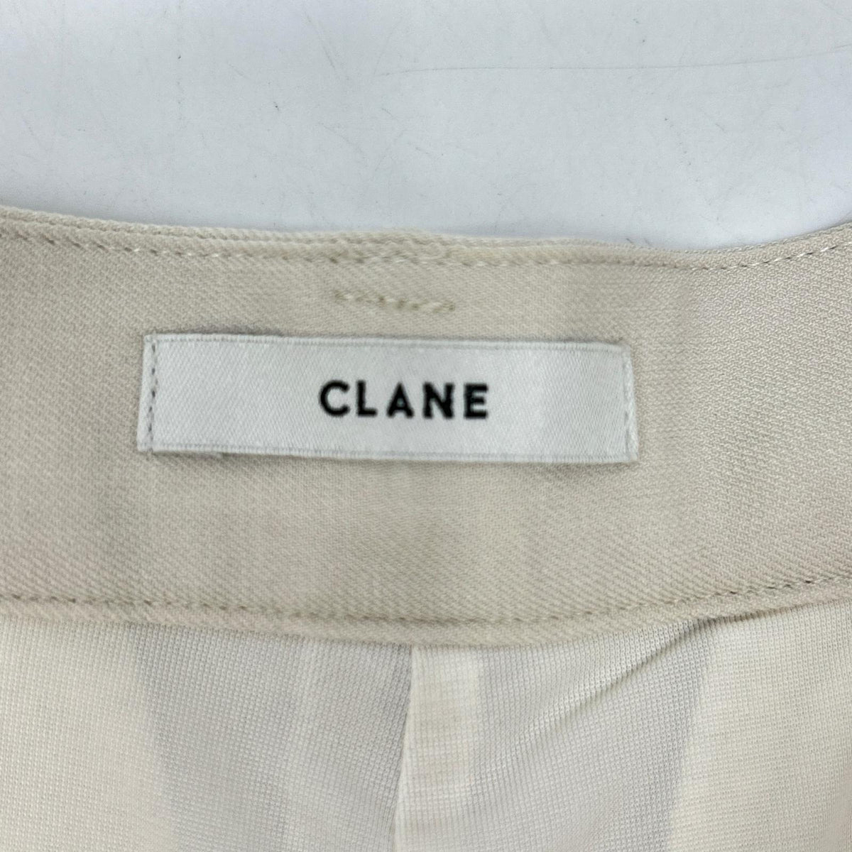 CLANE Clane 19110-7202 25AW Ivory BASIC TUCK PANTS Bottoms