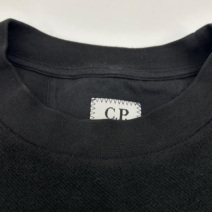 C.P.COMPANY シーピーカンパニー 19CMSS249A　25AW ブラック 裏起毛クルーネックスウェットシャツ トップス