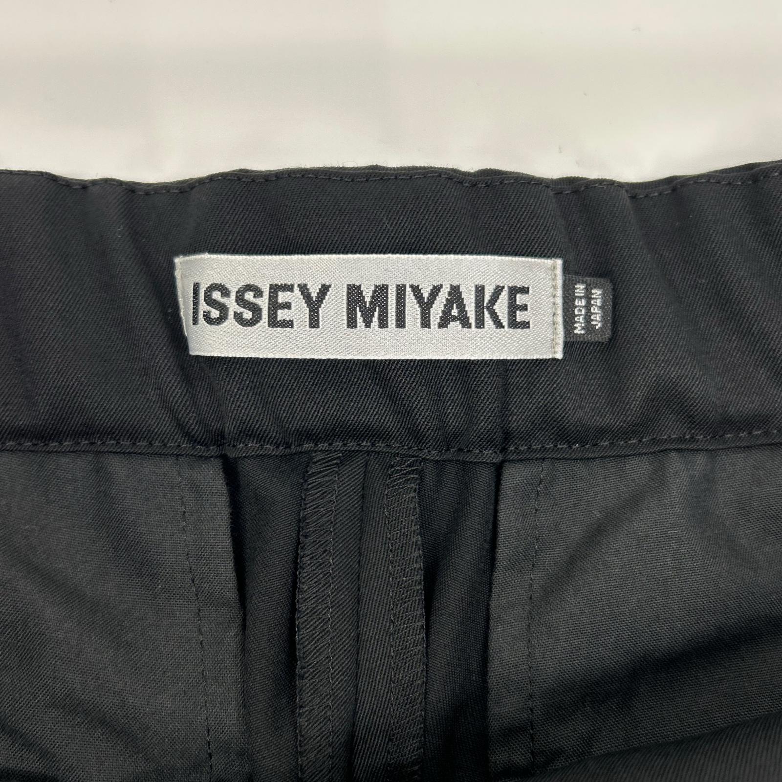 ISSEY MIYAKE イッセイミヤケ IL38FD011 ブラック ウール100 テーパードパンツ ボトムス