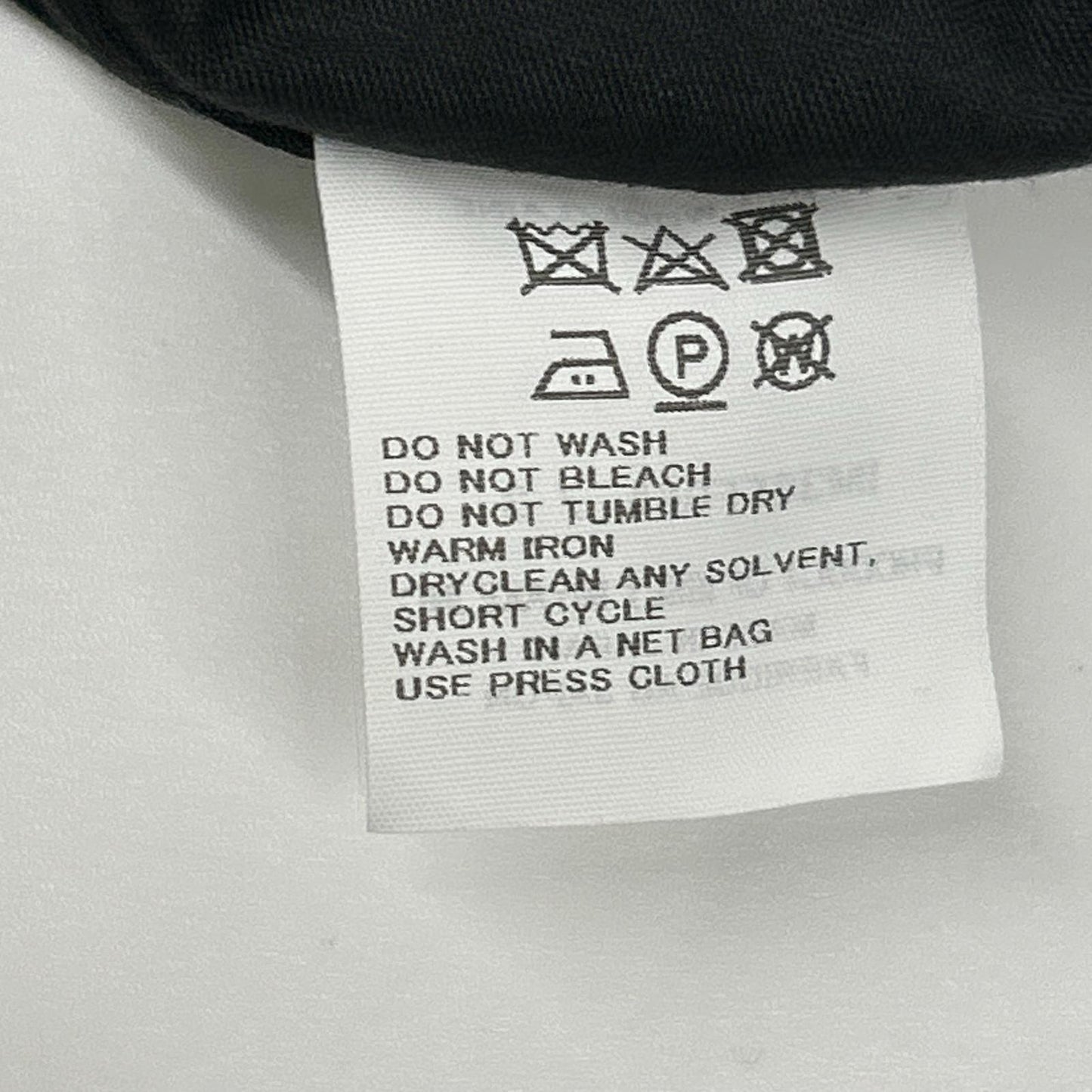 ISSEY MIYAKE イッセイミヤケ IL38FD011 ブラック ウール100 テーパードパンツ ボトムス
