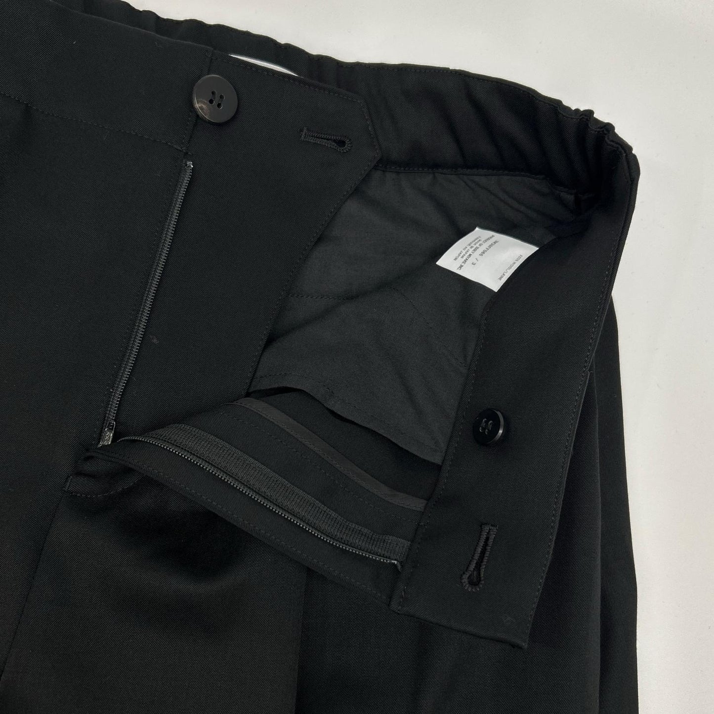 ISSEY MIYAKE イッセイミヤケ IL38FD011 ブラック ウール100 テーパードパンツ ボトムス