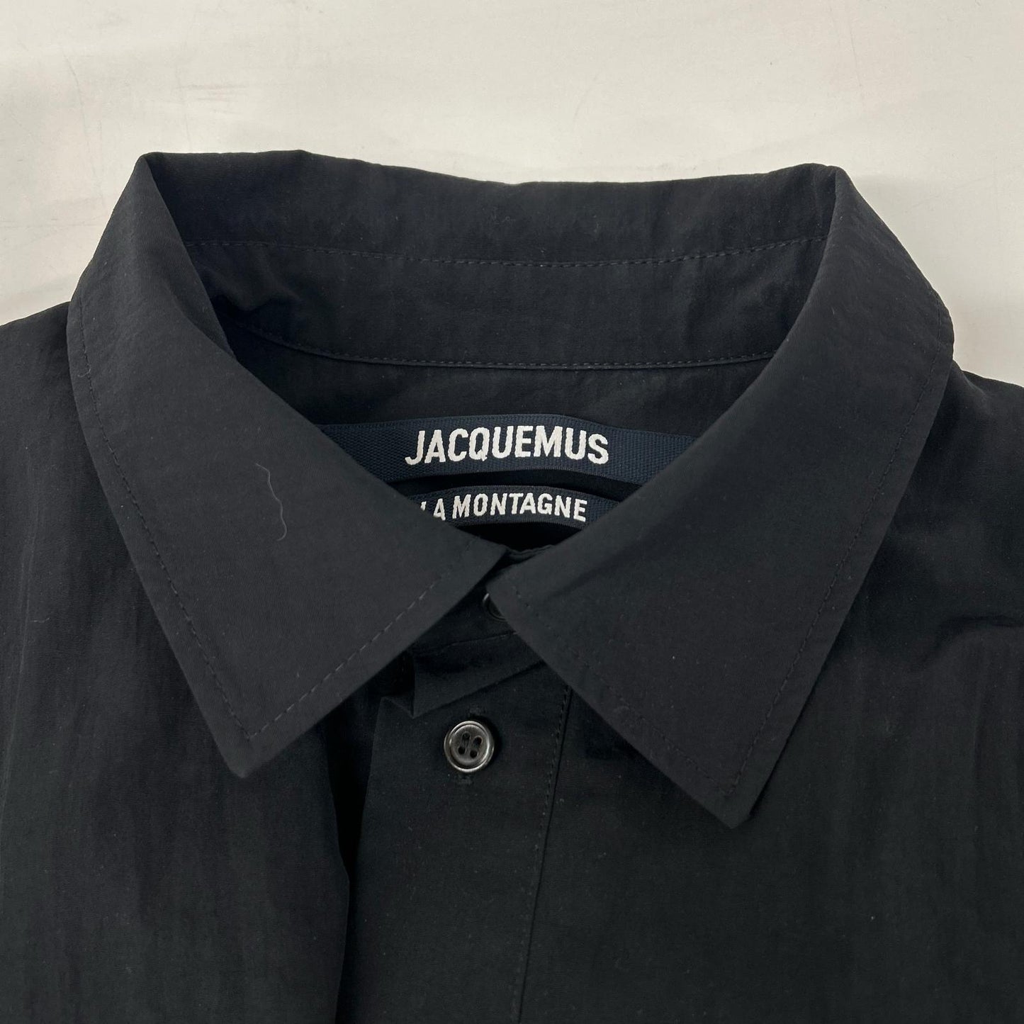 JACQUEMEUS ジャックムス ブラック La Montagne ナイロン 変形S/Sシャツ トップス