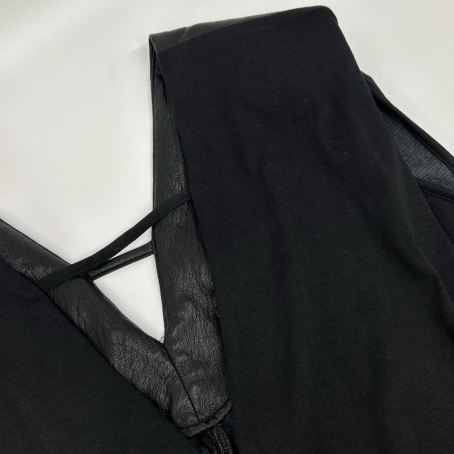 PRANK PROJECT プランクプロジェクト 31251315121 ブラック Front Leather Boxy V Neck Top トップス