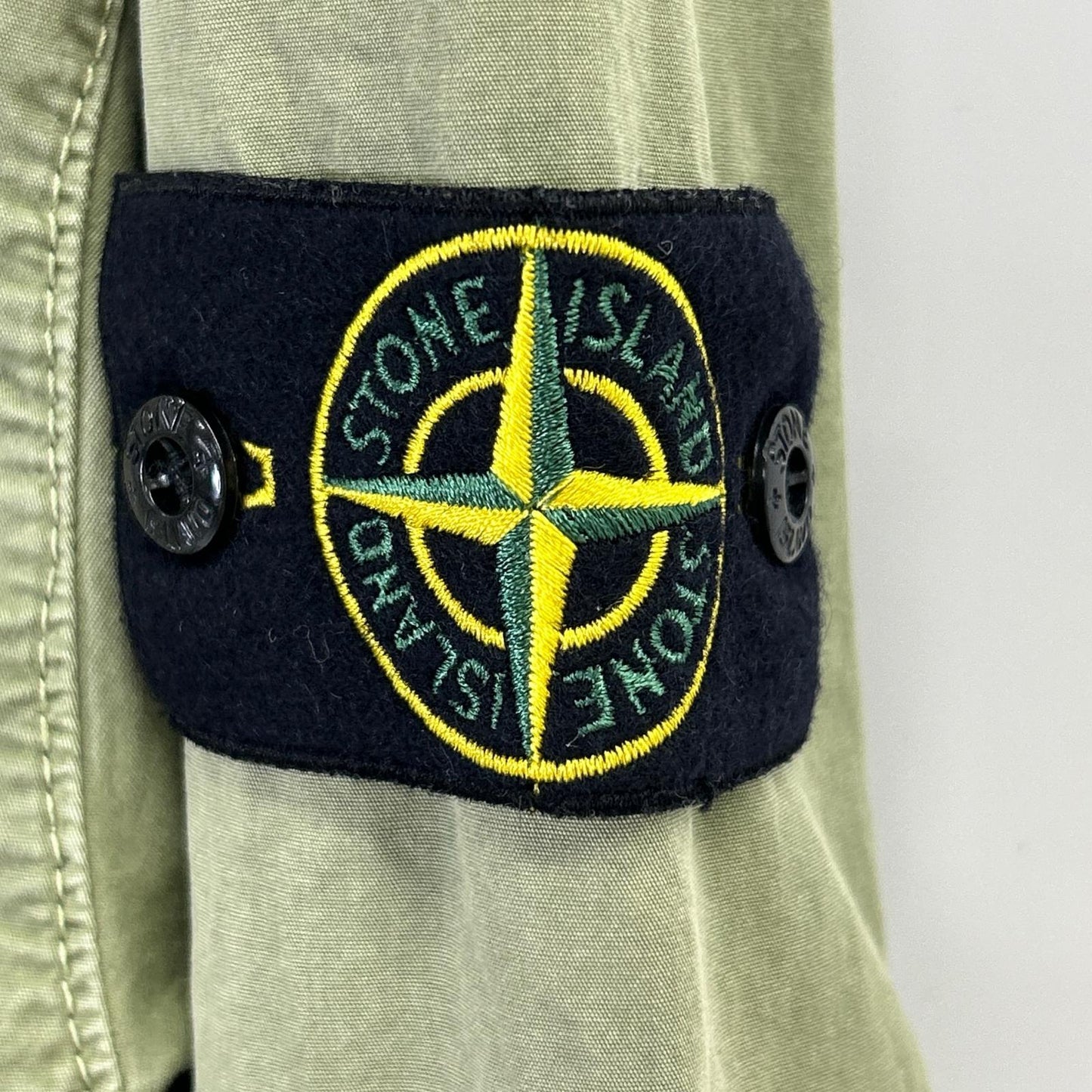 STONE ISLAND ストーンアイランド 7815115WN カーキ Overshirt ロゴワッペン ウォッシュ加工 長袖シャツ トップス
