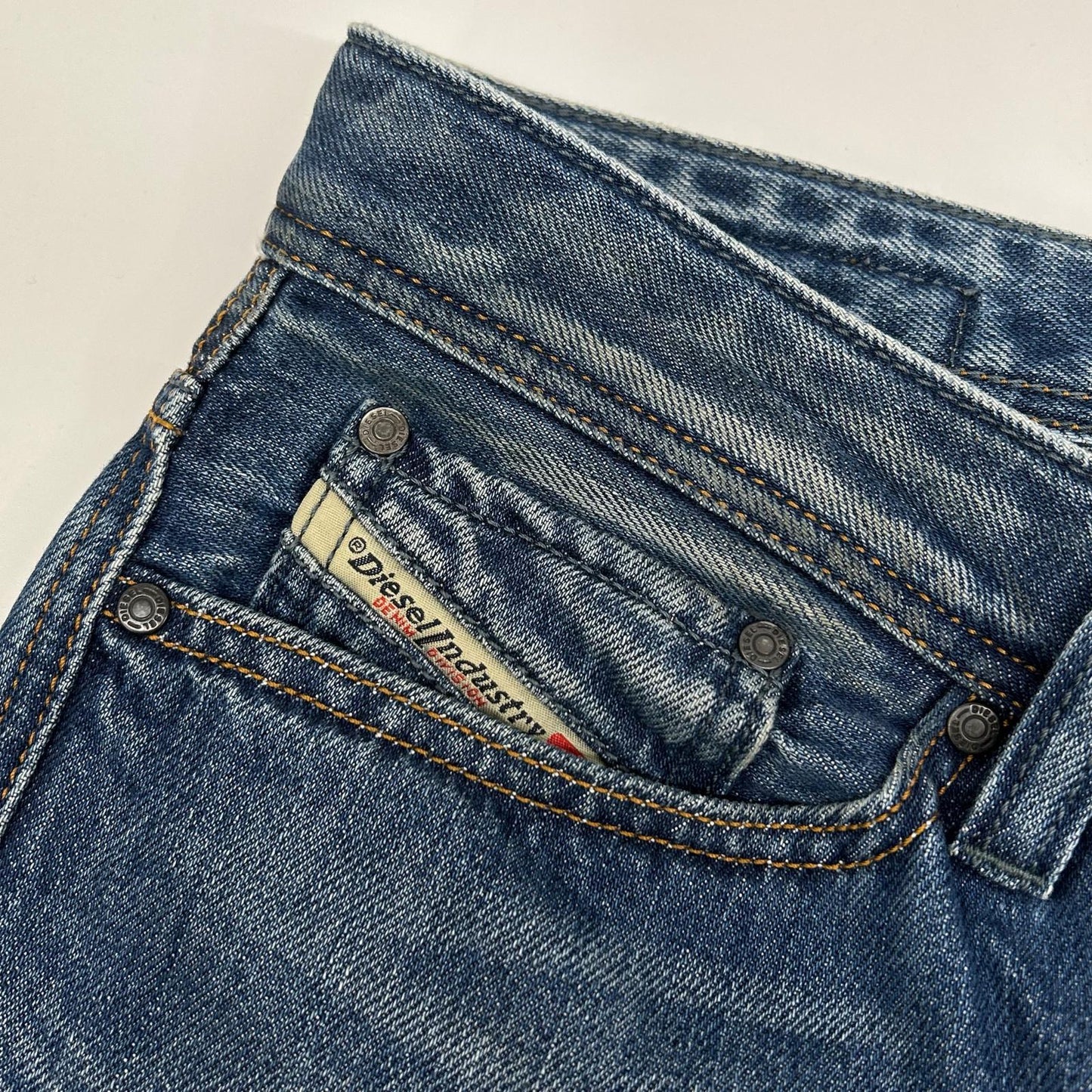 DIESEL ディーゼル インディゴ VIKER ボタンフライ ストレートデニムパンツ ボトムス