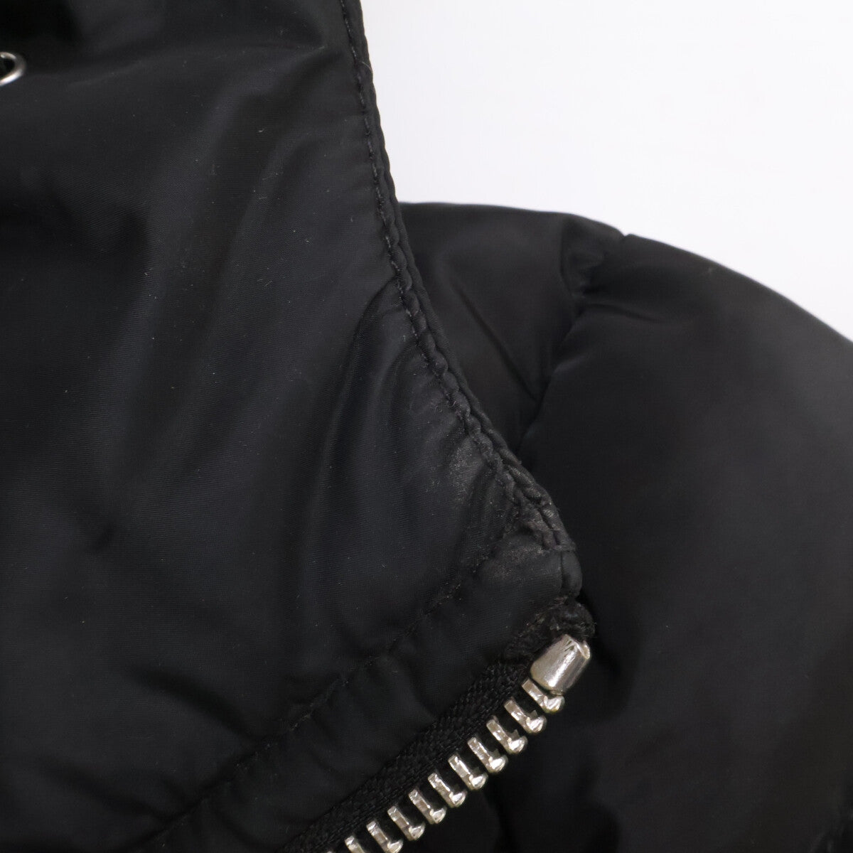 PRADA Prada [Domestic authorized item] SGH072 R232 1060 triangle logo plaque hooded down jacket jacket