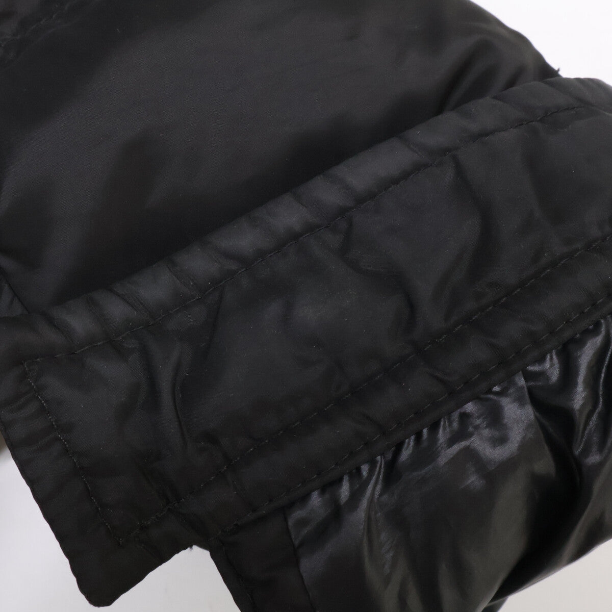 PRADA Prada [Domestic authorized item] SGH072 R232 1060 triangle logo plaque hooded down jacket jacket