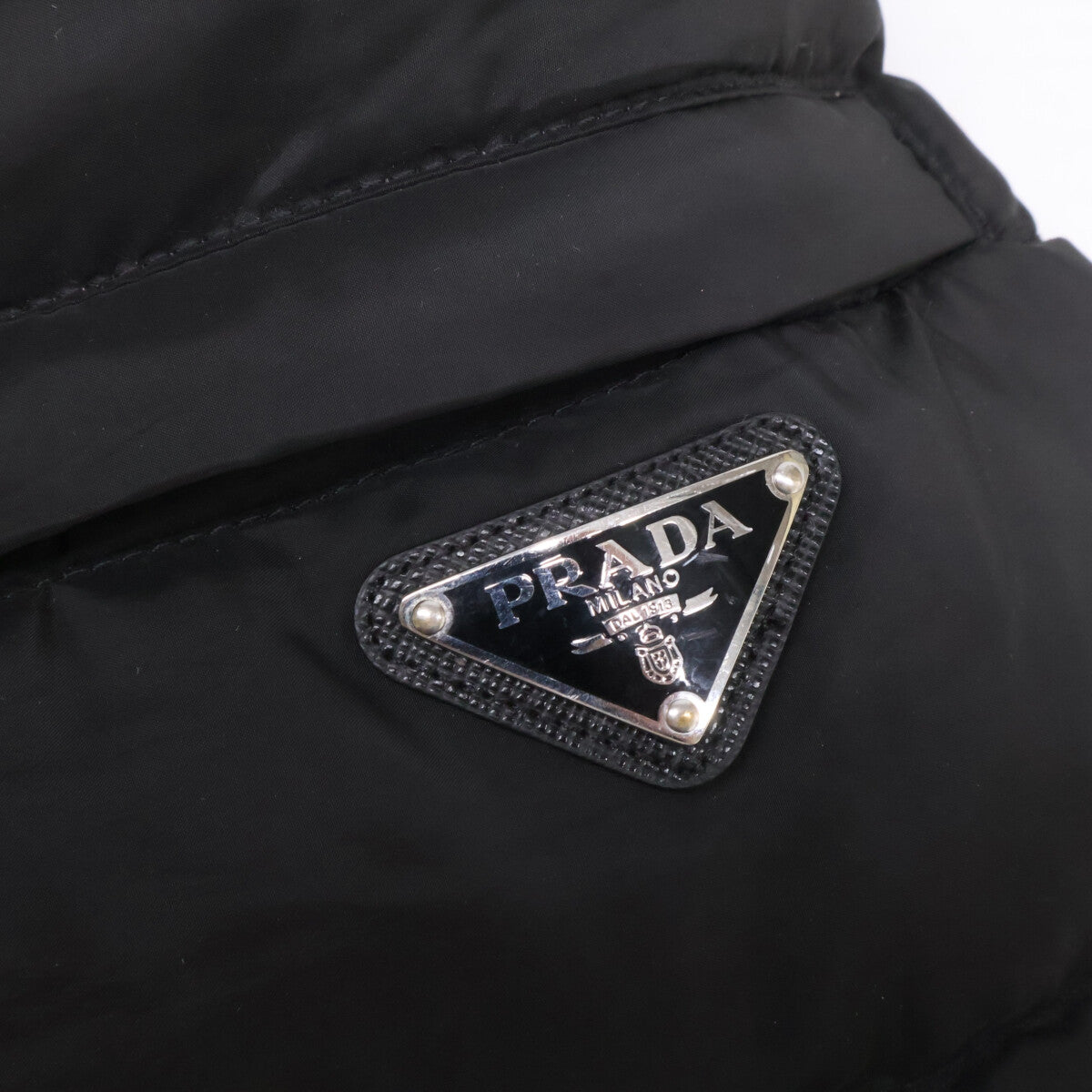 PRADA Prada [Domestic authorized item] SGH072 R232 1060 triangle logo plaque hooded down jacket jacket