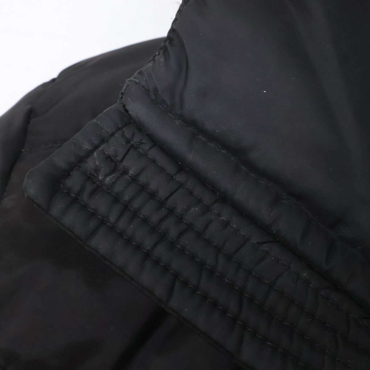 PRADA Prada [Domestic authorized item] SGH072 R232 1060 triangle logo plaque hooded down jacket jacket