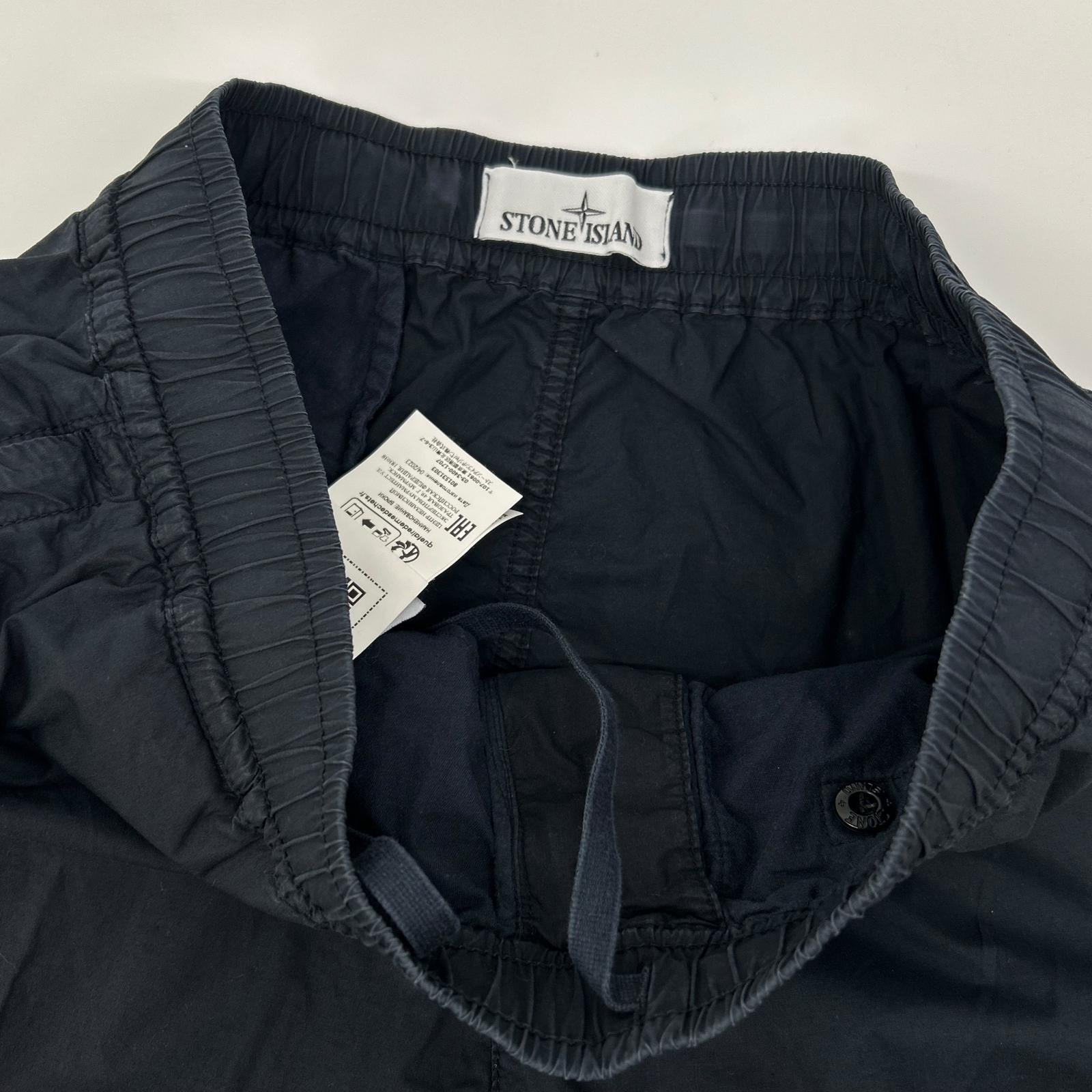 STONE ISLAND ストーンアイランド ネイビー ロゴパッチ付き テーパードカーゴパンツ ボトムス