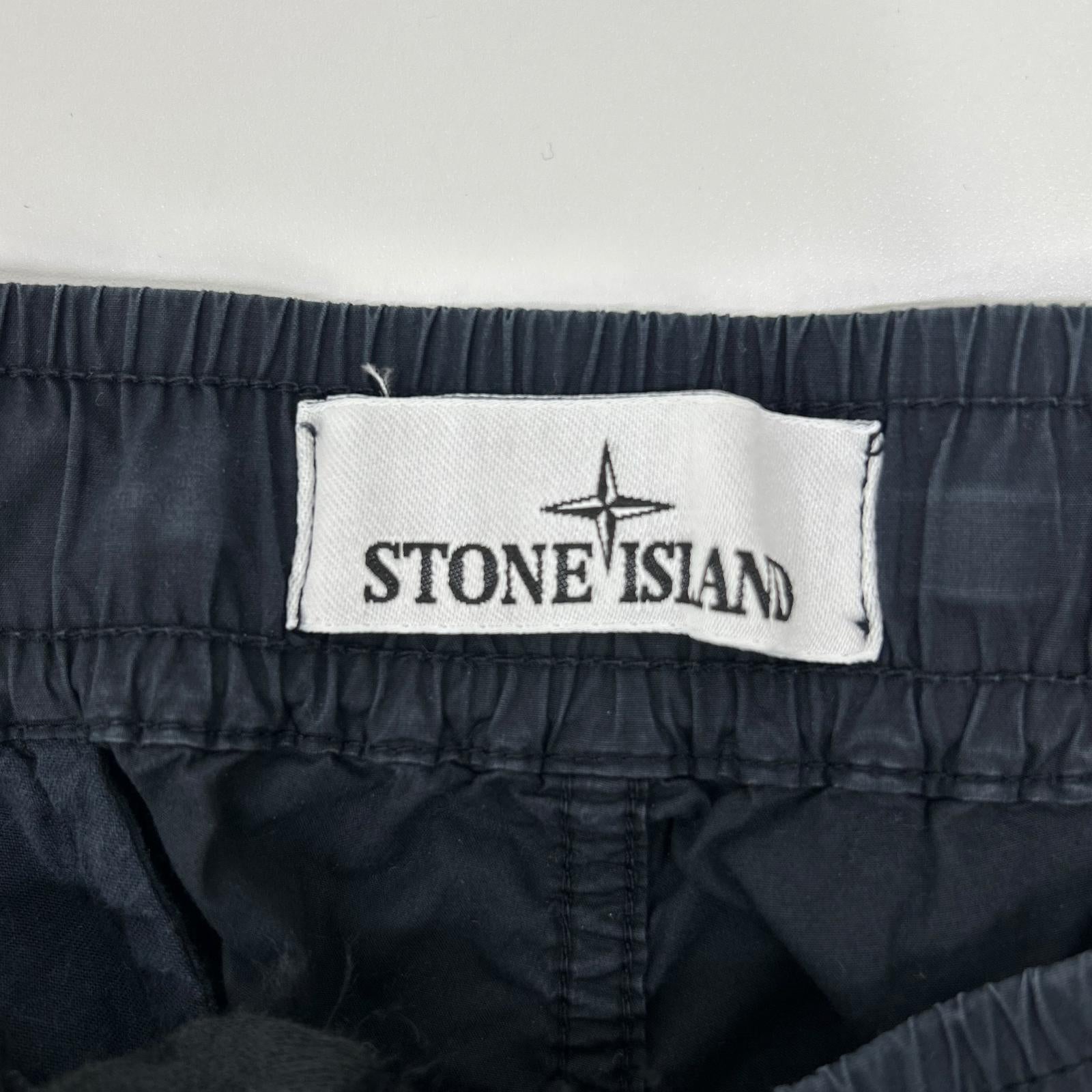 STONE ISLAND ストーンアイランド ネイビー ロゴパッチ付き テーパードカーゴパンツ ボトムス