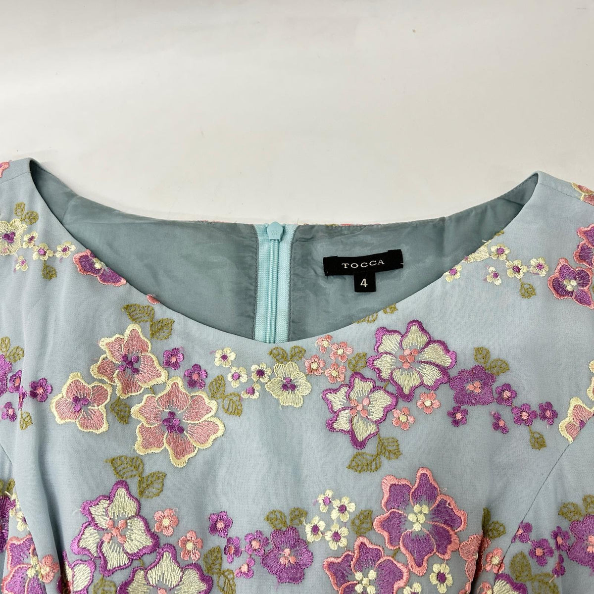 TOCCA トッカ 425770 ブルー系 フラワー刺繍 ウエストリボンデザイン ノースリーブワンピース ワンピース