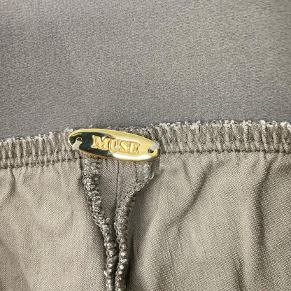 MUSE ミューズ 25年 カーキオリーブ STRETCH TWILL タックパンツ ボトムス