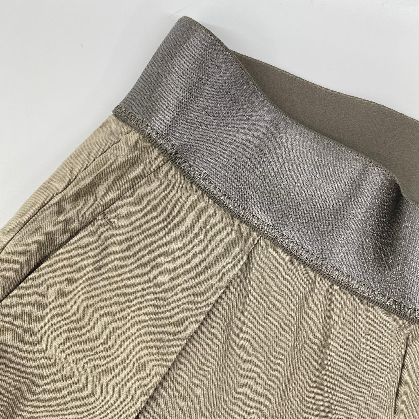 MUSE ミューズ 25年 カーキオリーブ STRETCH TWILL タックパンツ ボトムス