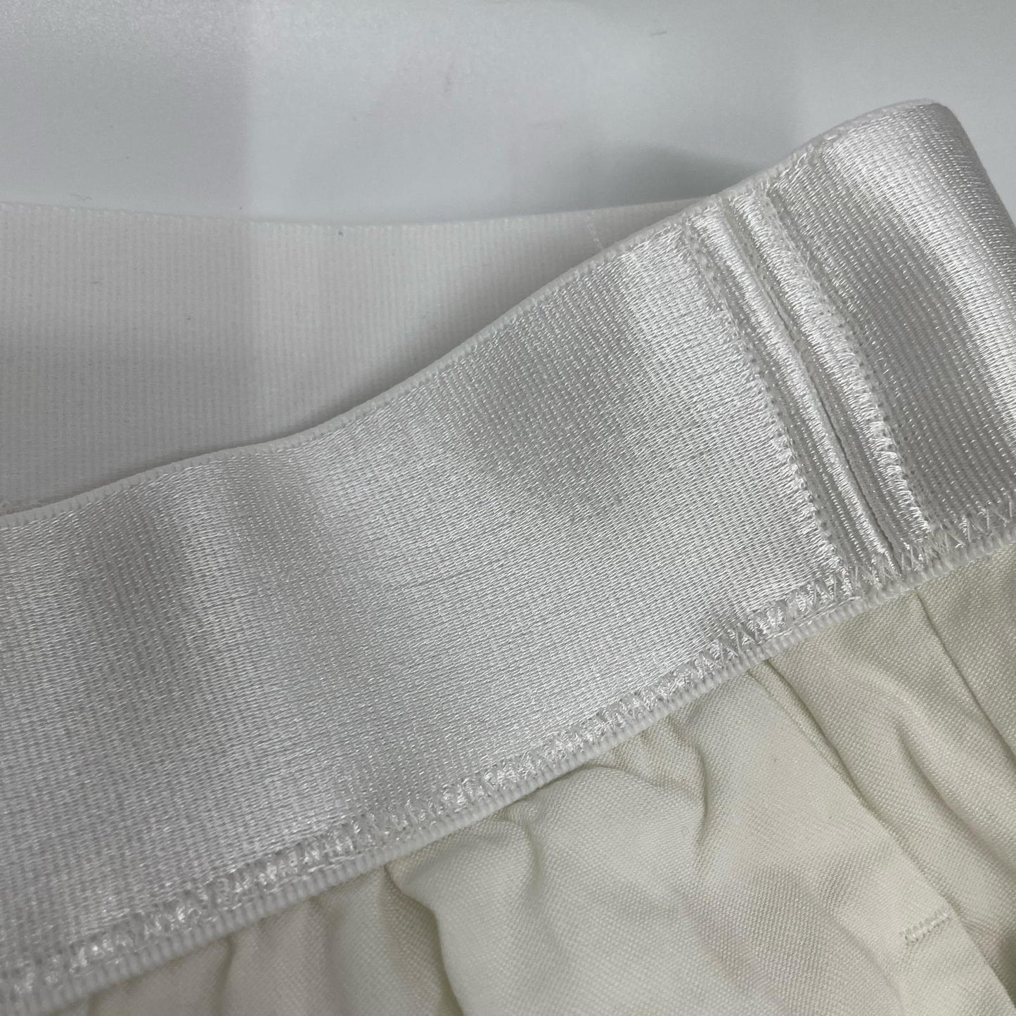MUSE ミューズ 25年 ホワイト STRETCH TWILL タックパンツ ボトムス