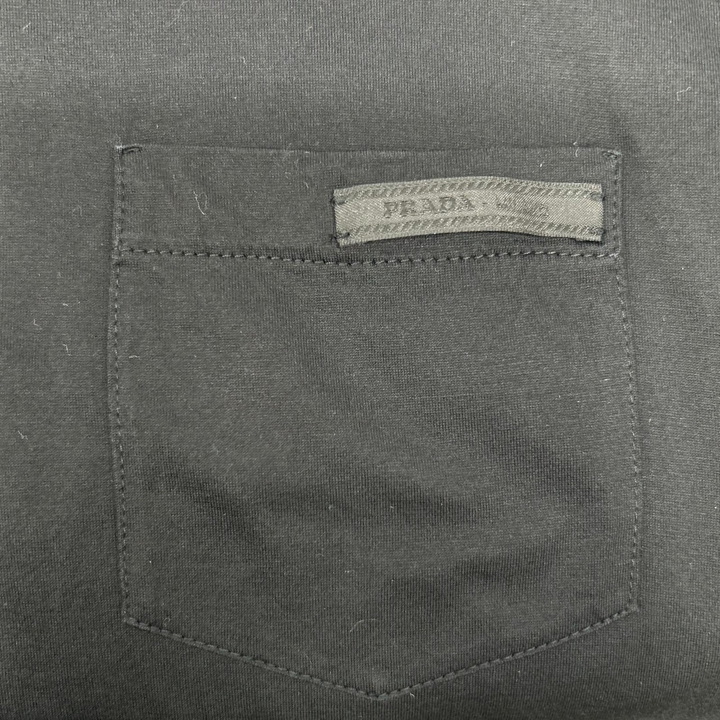 PRADA プラダ 19年製 UJN006 ブラック ロゴパッチ ポケットTシャツ トップス