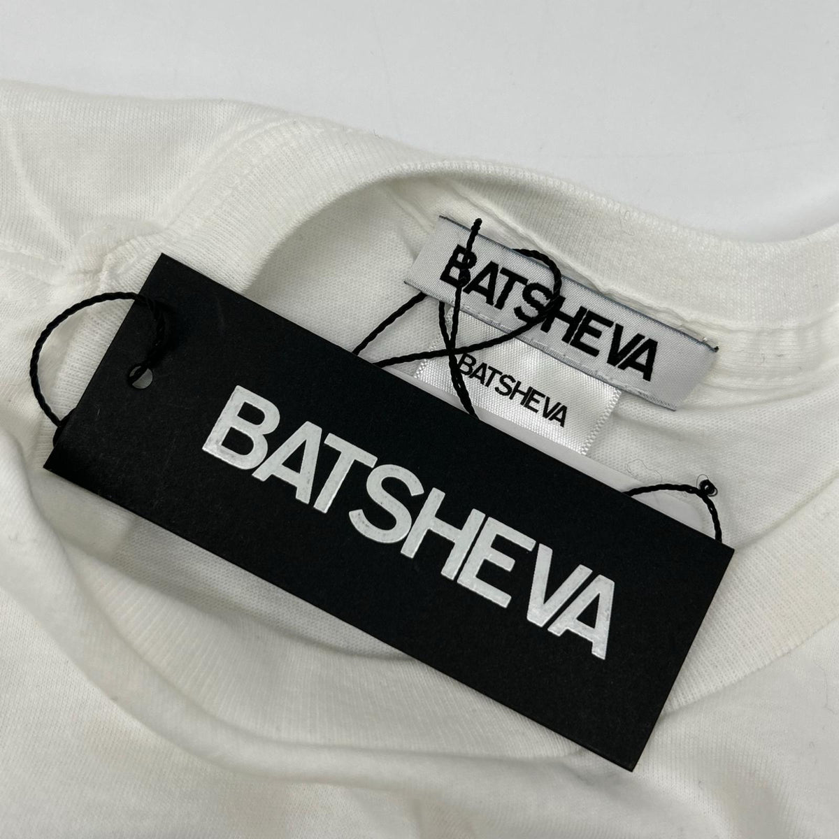 ホワイト VROOM グラフィック Tシャツ トップス