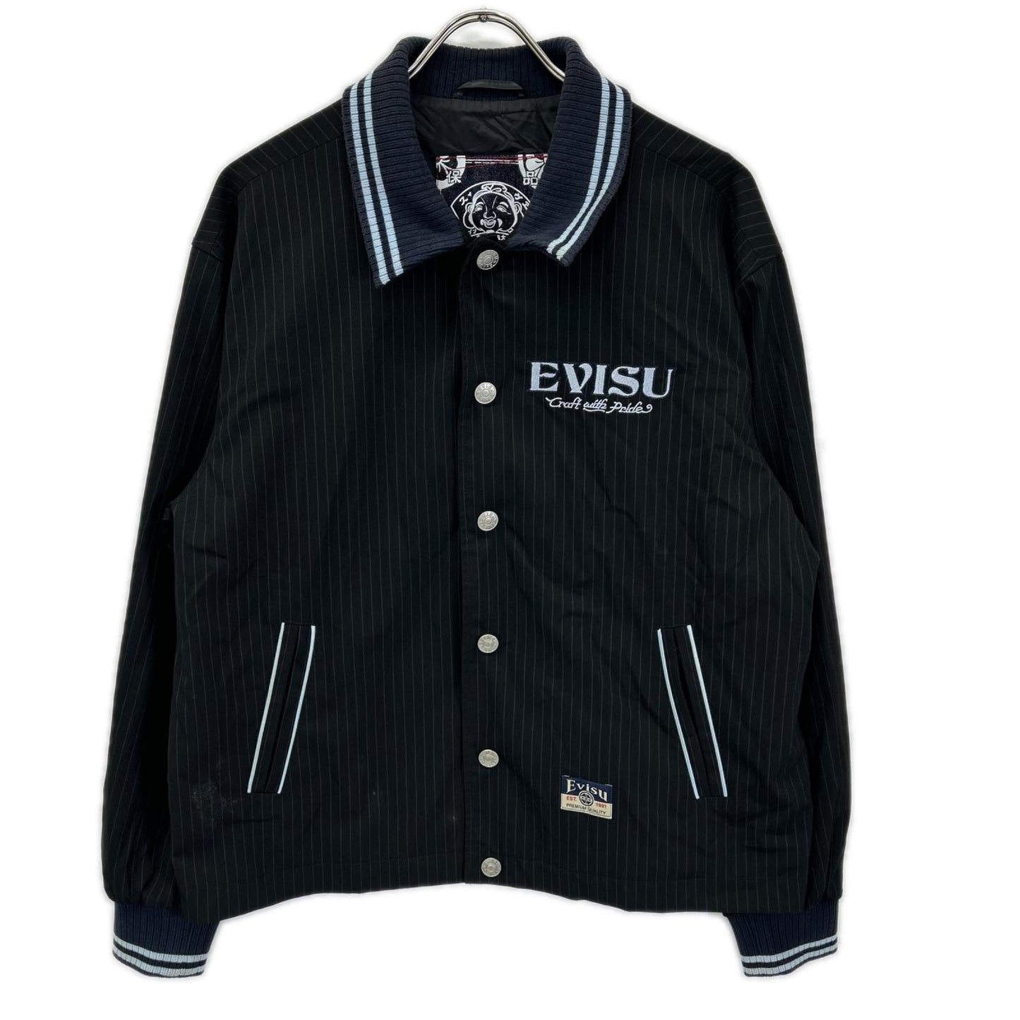 EVISU エヴィス ブラック ロゴとスローガン刺繍 レギュラーフィットストライプスーツコーチジャケット ジャケット