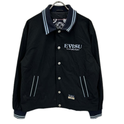 EVISU エヴィス ブラック ロゴとスローガン刺繍 レギュラーフィットストライプスーツコーチジャケット ジャケット