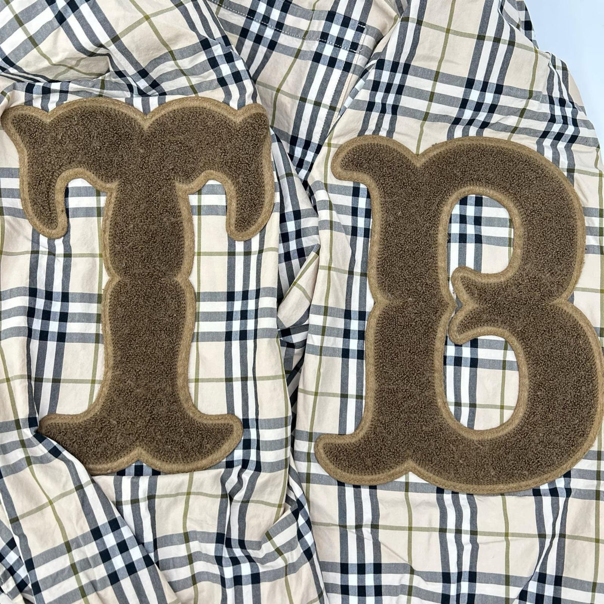 BURBERRY バーバリー 8042560 ティッシ期 チェック TBロゴ レターグラフィック 長袖シャツ トップス